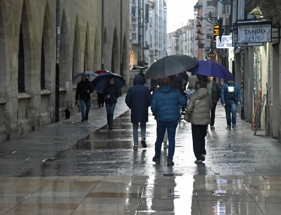 Burgos in the rain - Flickr - conall..