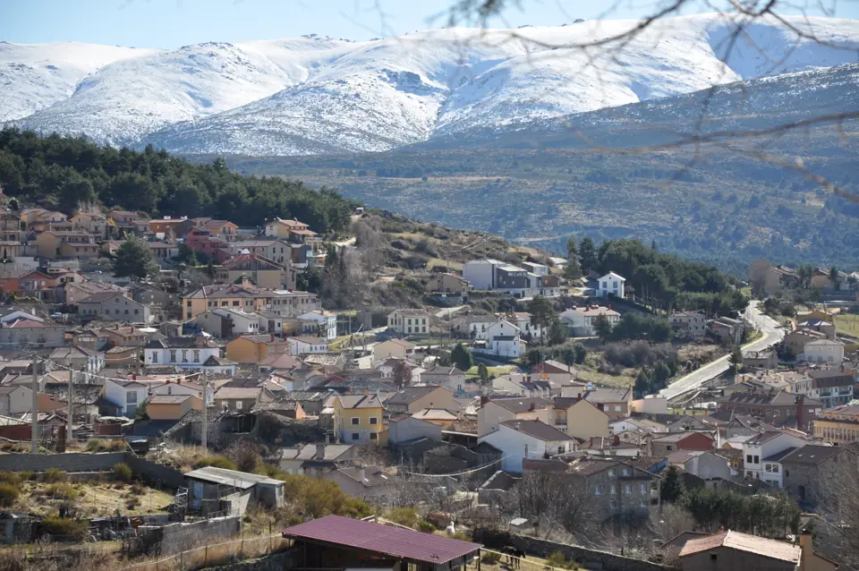 Hoyos del Espino-panorama