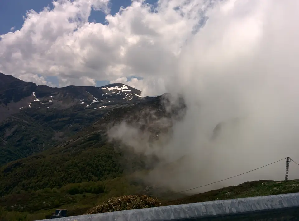 Niebla en el puerto de Ancares 01